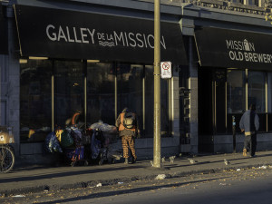 Photo prise de l'extérieur de la Galley (cafétéria) située au Pavillon Webster pour hommes de la Mission Old Brewery.