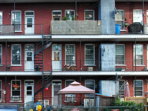 Photo of a series of balconies by Olivier Zuida from the archives of Le Devoir